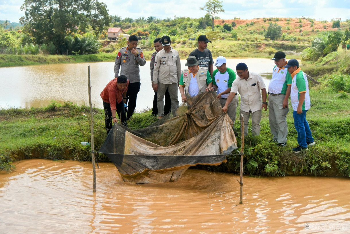 12 Juni 2024 - Meninjau Kolam Ikan Di Desa Monti Kecamatan Limun