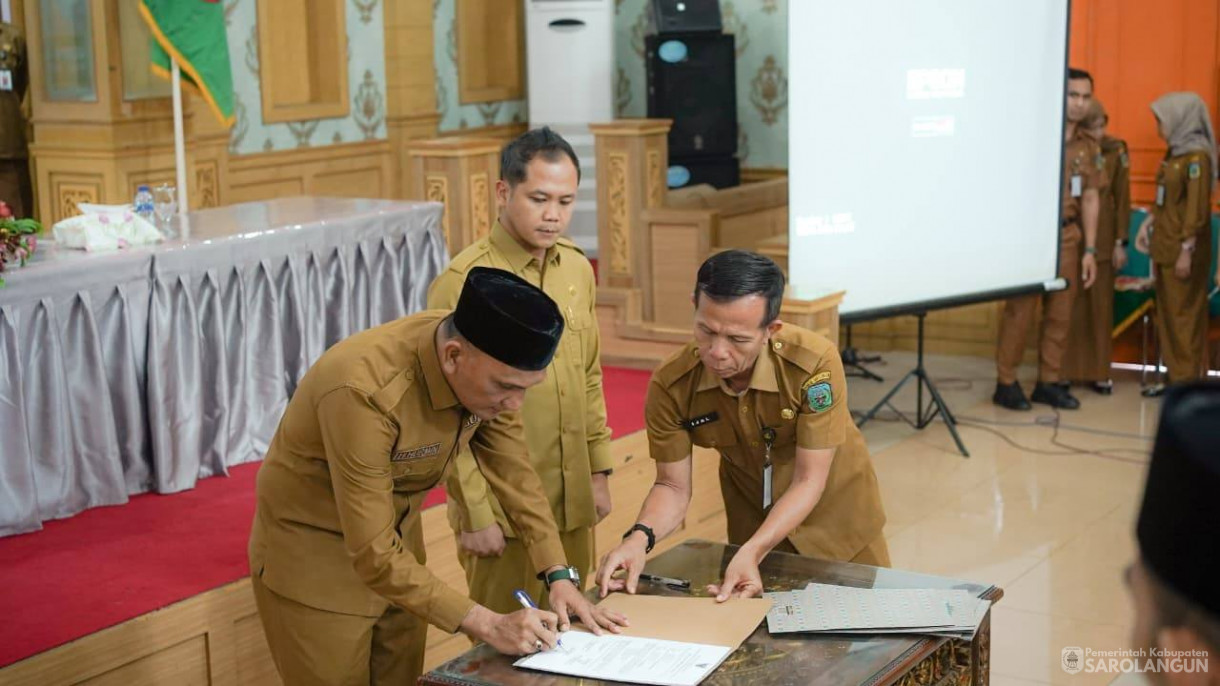 14 April 2026 Serah Terima Jabatan Camat Tahun 2026 di Ruang Aula Utama Kantor Bupati Sarolangun