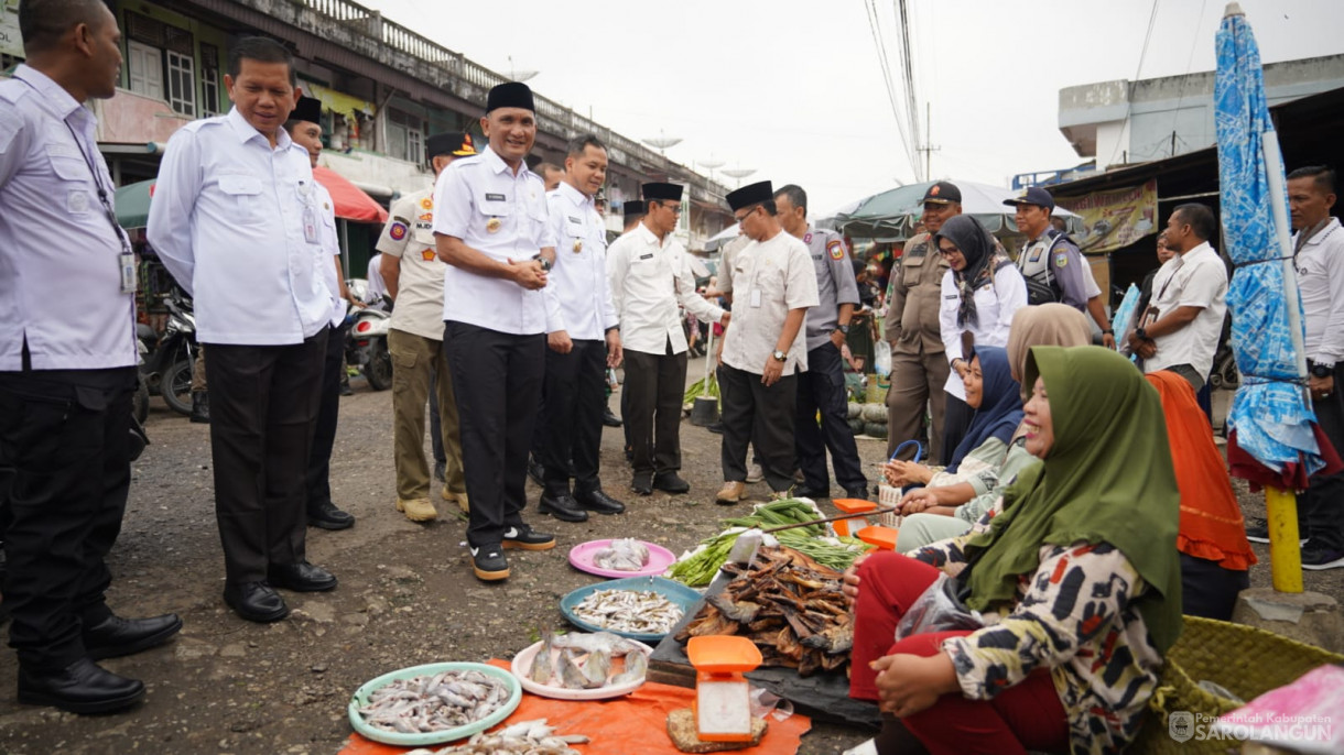 26 Maret 2025 -&nbsp;Sidak Pasar Menjelang Hari Raya Idul Fitri di Pasar Atas Sarolangun