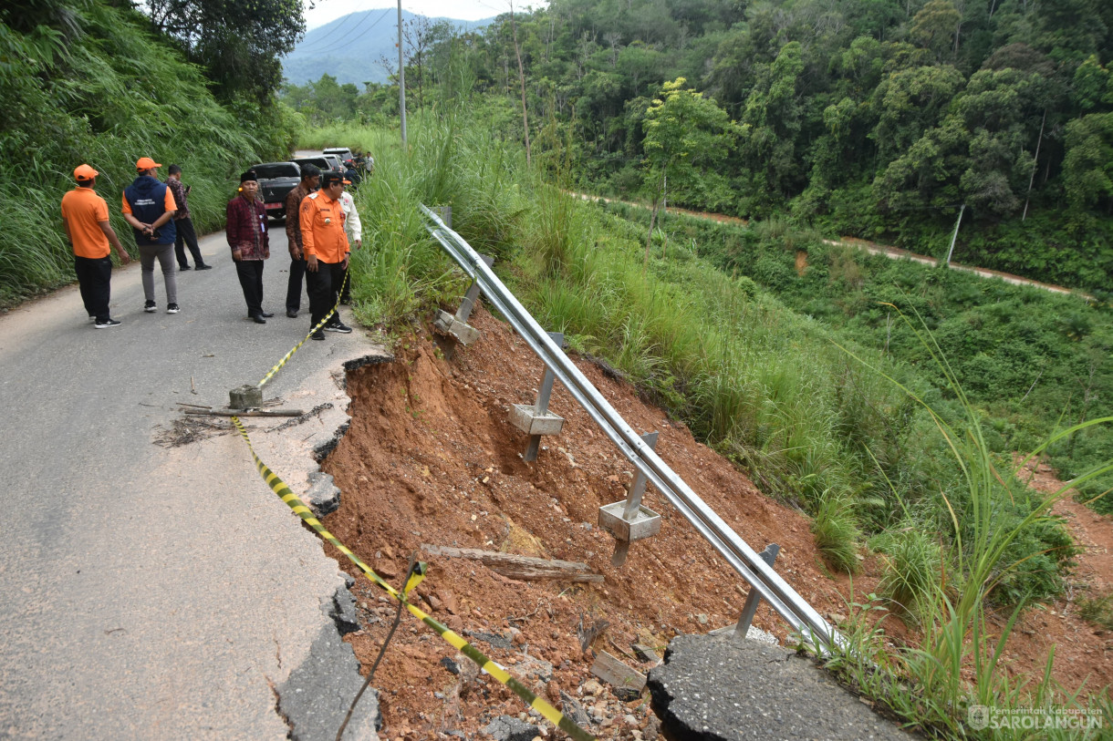 18 Januari 2023 - Meninjau Jalan Rusak Akibat Longsor di Desa Bukit Rayo Kecamatan Batang Asai