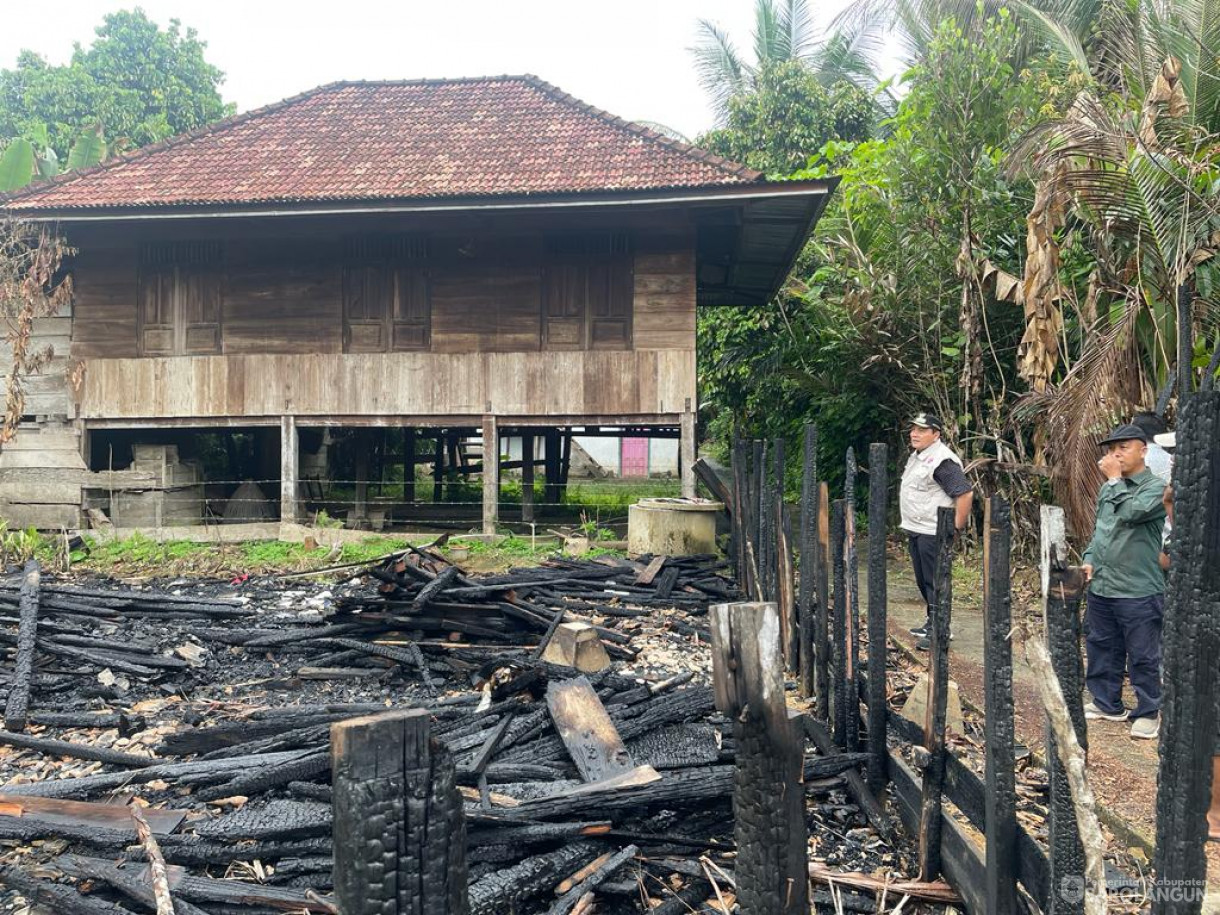 30 Desember 2023 - Meninjau Lokasi Kebakaran Rumah Di Desa Baru Kecamatan Sarolangun