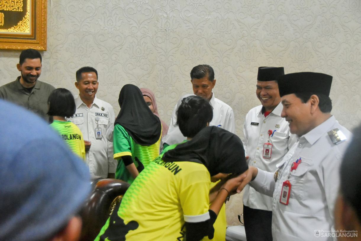 19 Juni 2024 - Sarapan Bersama Sekaligus Pelepasan Atlit Cabor Taekwondo Dalam Kejurprov Di Rumah Dinas Bupati Sarolangun