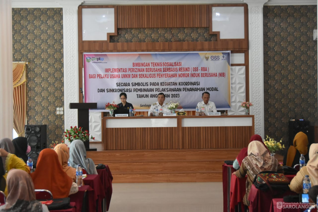 20 September 2023 - Penjabat Bupati Sarolangun Menghadiri Acara Bimbingan Teknid Sosialisasi Implementasi Perisinan Berusaha Berbasis Resiko Bagi Pelaku Usaha UMKM di Aula Golden Hotel Sarolangun