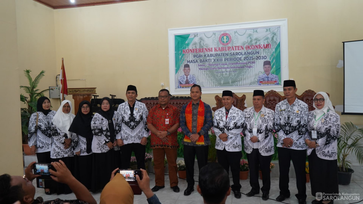 19 Juni 2025 -&nbsp;Membuka kegiatan Konfrensi Kabupaten PGRI Kabupaten Sarolangun masa Bakti XXIII Periode 2025 sd 2030