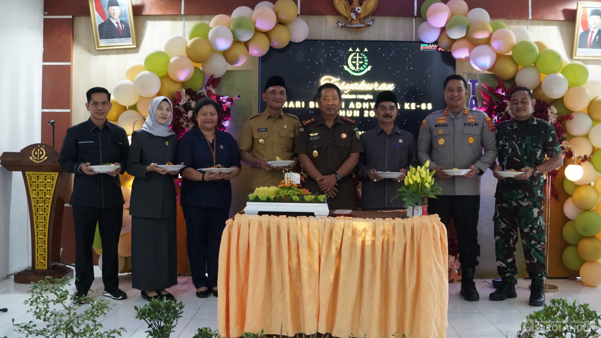 22 Juli 2025 - Bupati Hurmin Hadiri Tasyakuran Hari Bhakti Adhyaksa Ke 65 dan Pengantar Tugas Kajari Sarolangun