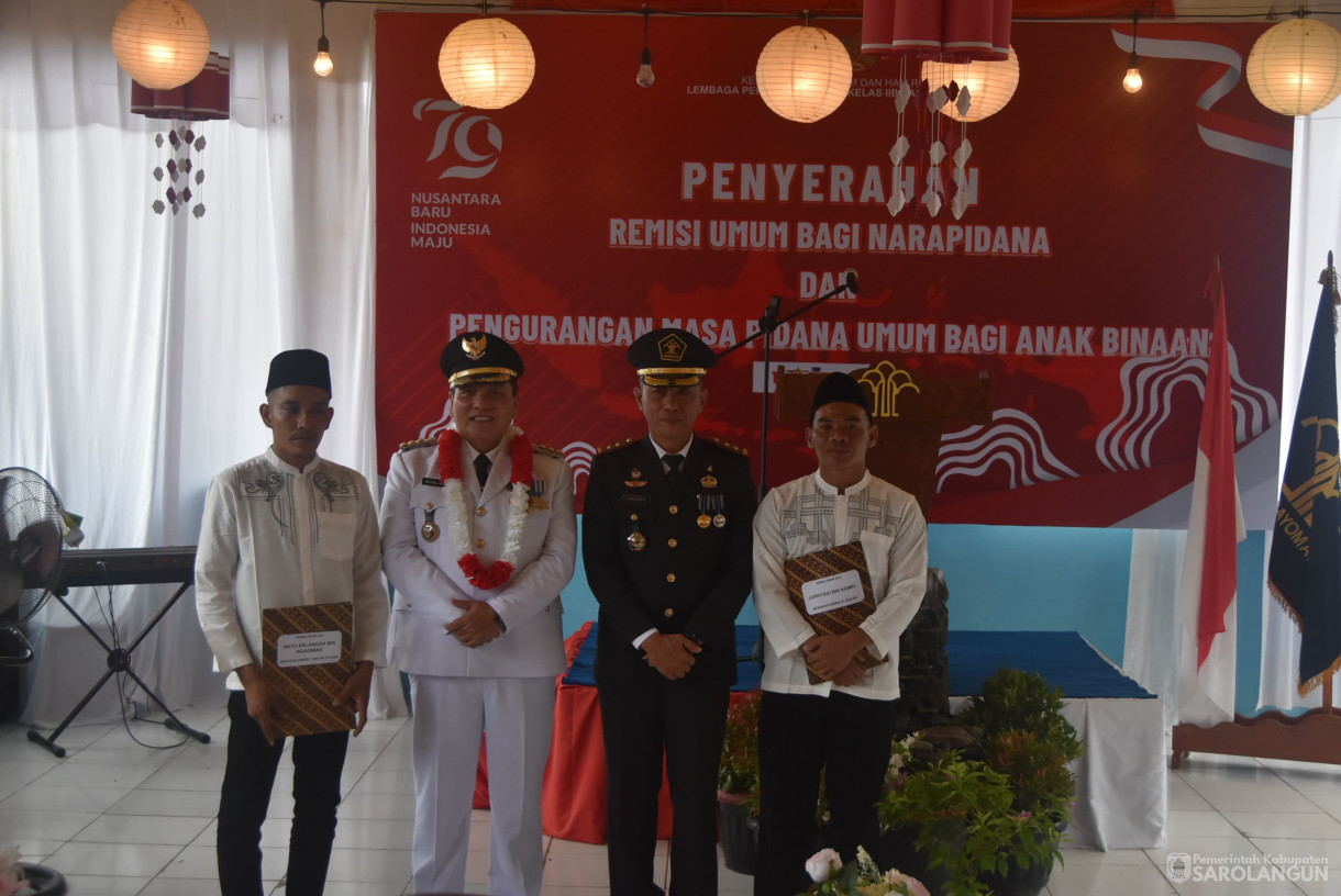 17 Agustus 2024 -&nbsp;Penyerahan Remisi Umum Bagi Narapidana dan Pengurangan Masa Pidana Umum, Bertempat di Lapan Kelas IIB Sarolangun