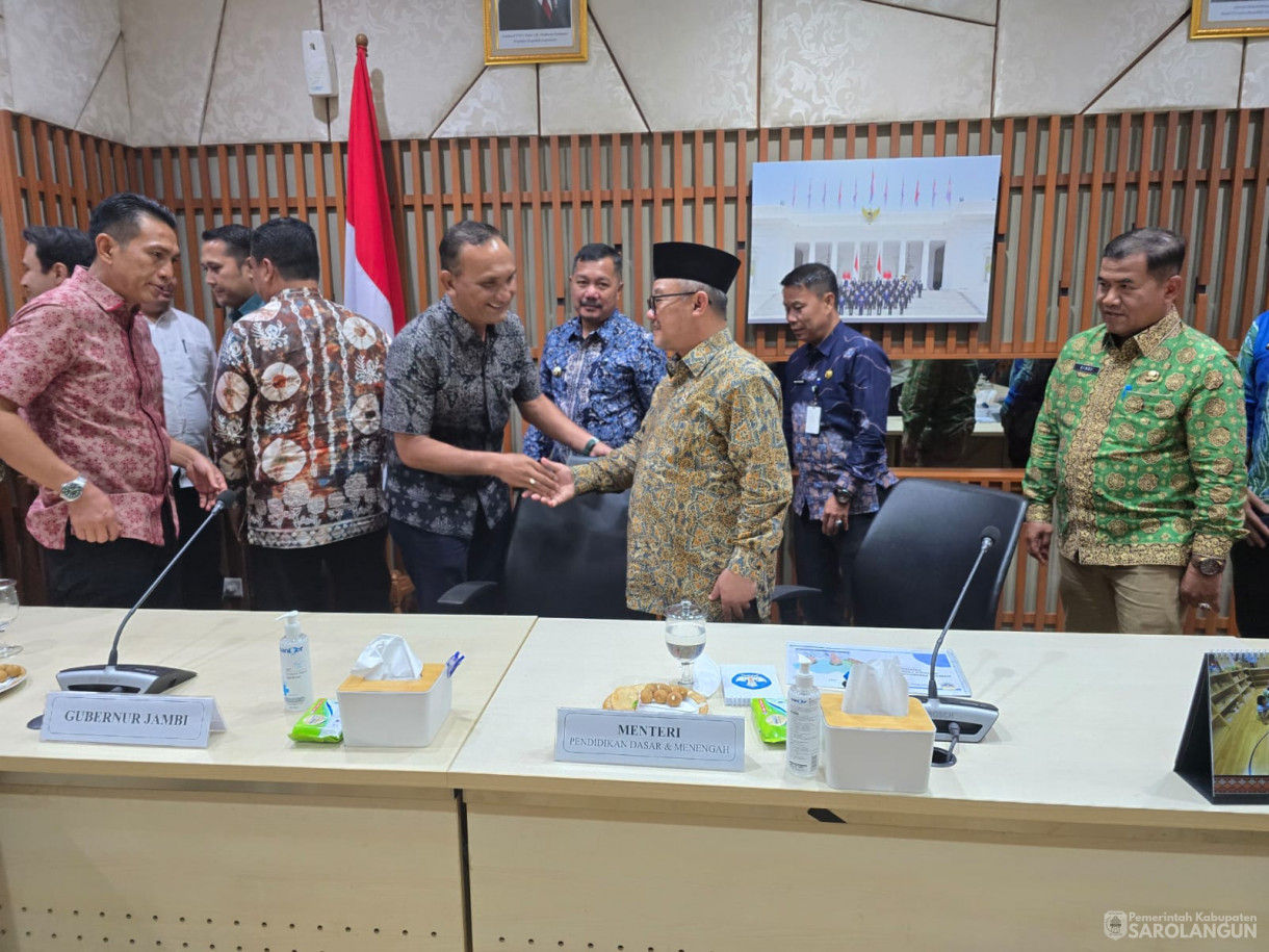 6 Juli 2025 - Bupati Sarolangun Hadiri Audiensi Bersama Gubernur Jambi ke Kementerian Pendidikan Dasar dan Menengah RI di Jakarta