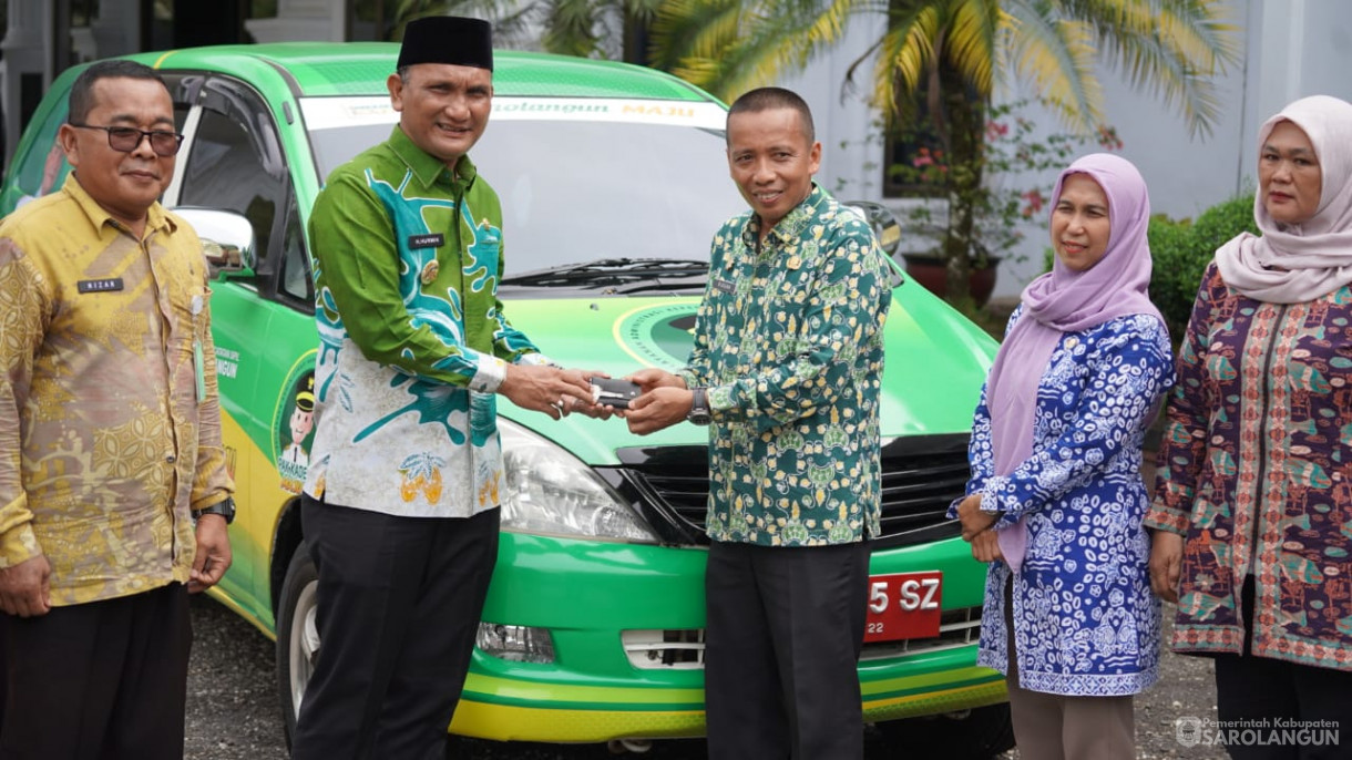 27 November 2025&nbsp; Penyerahan Satu Unit Mobil Operasional Pelayanan Administrasi Kependudukan Kelurahan dan Desa ke Diskdukcapil